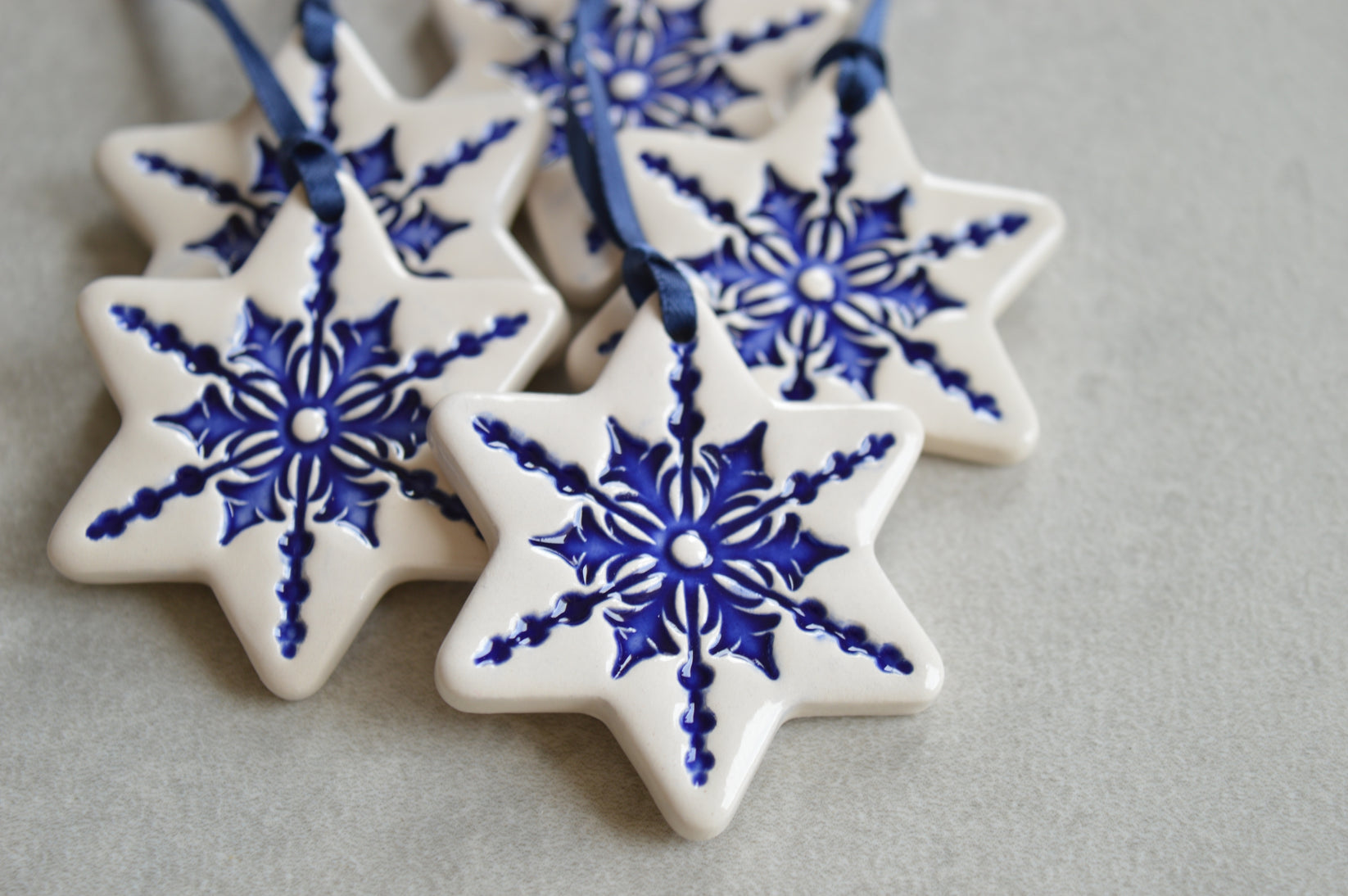 Ceramic star ornaments // Christmas decorations - set of 5 – Isla Clay