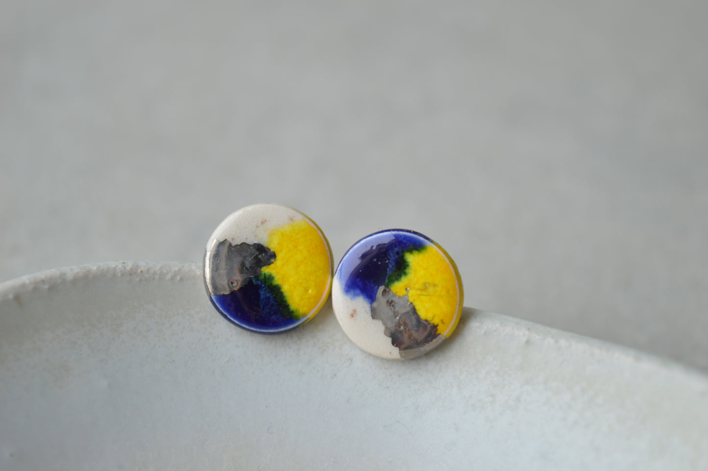 Stud earrings No. 8