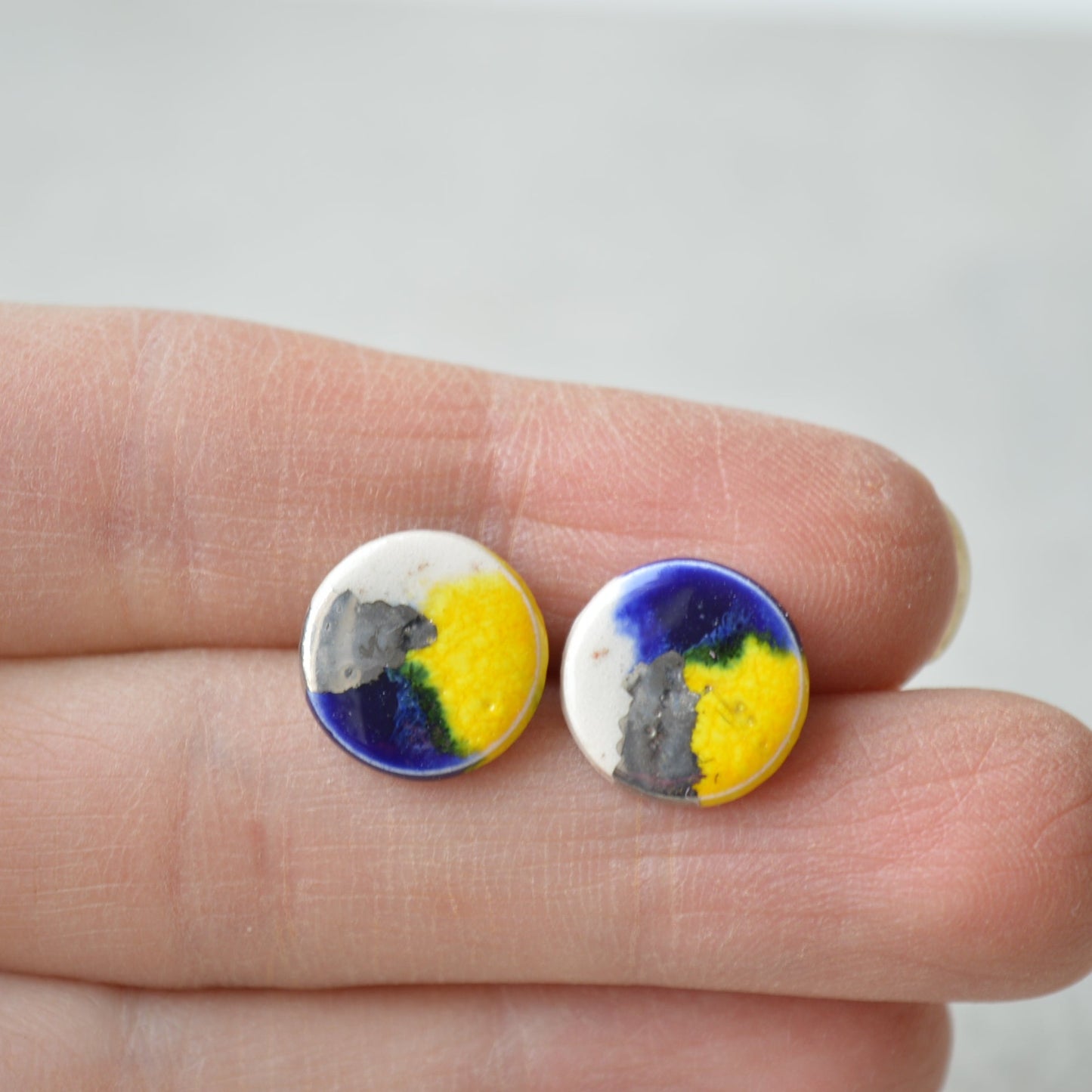 Stud earrings No. 8