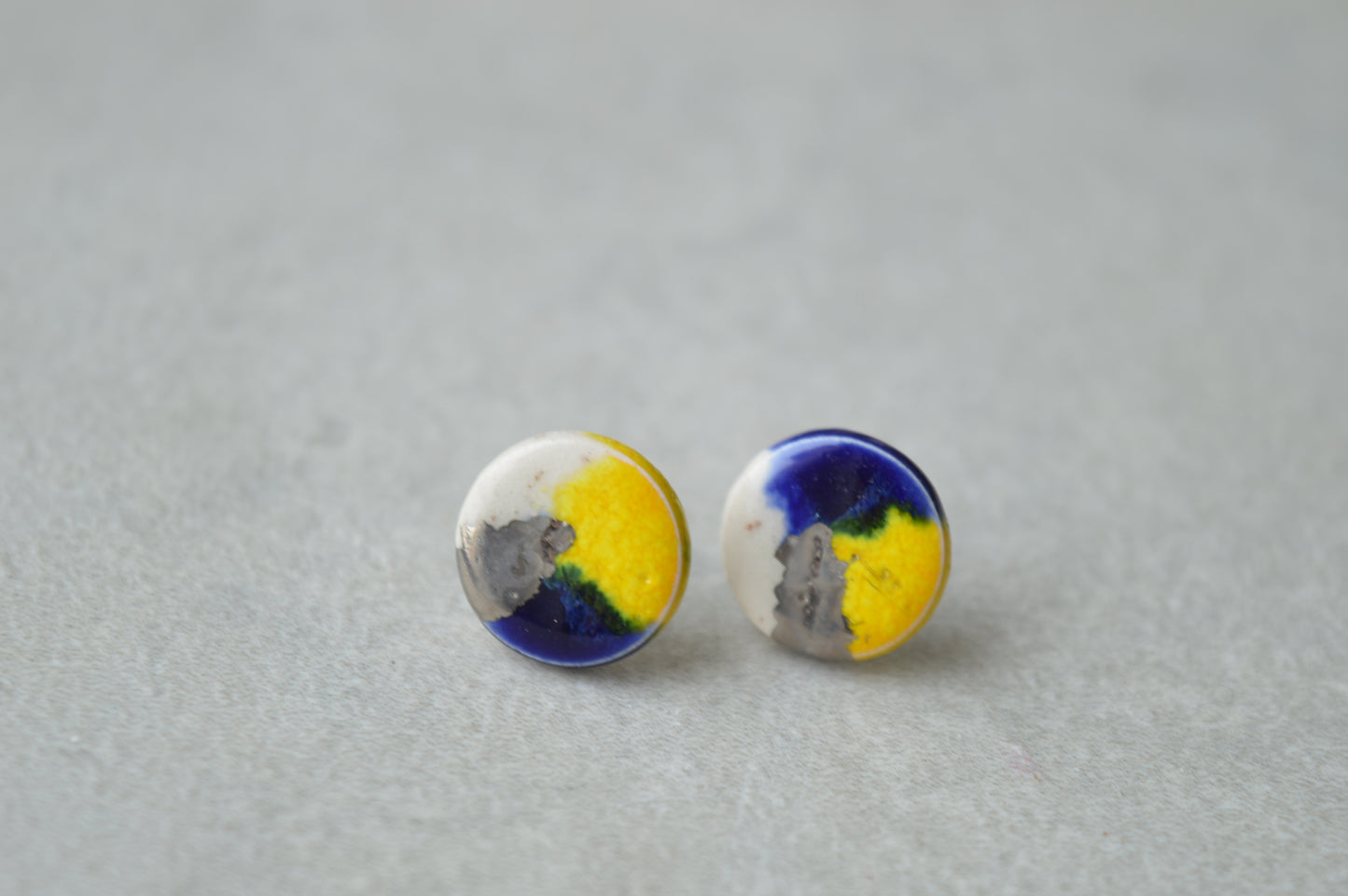 Stud earrings No. 8