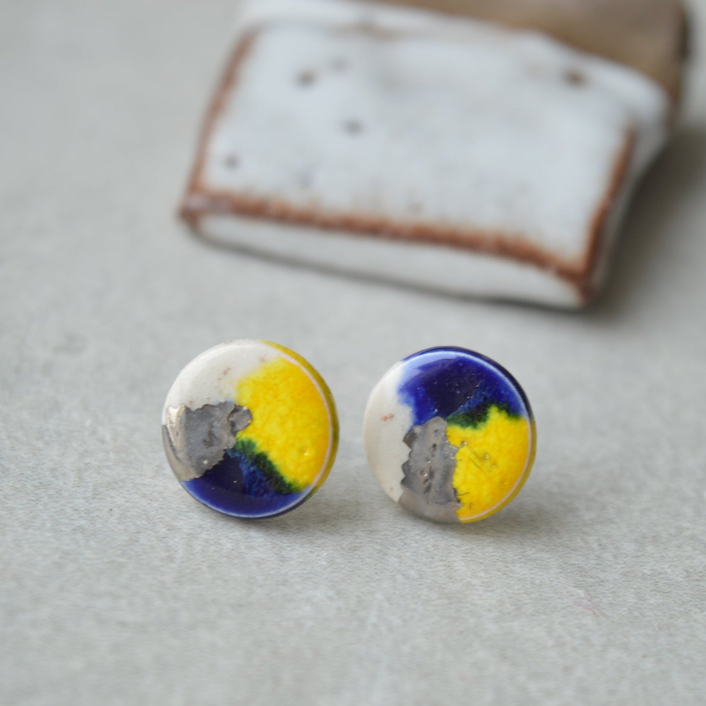 Stud earrings No. 8